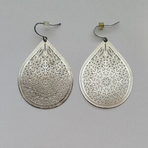 Elegant Silver Filigree Teardrop Earrings